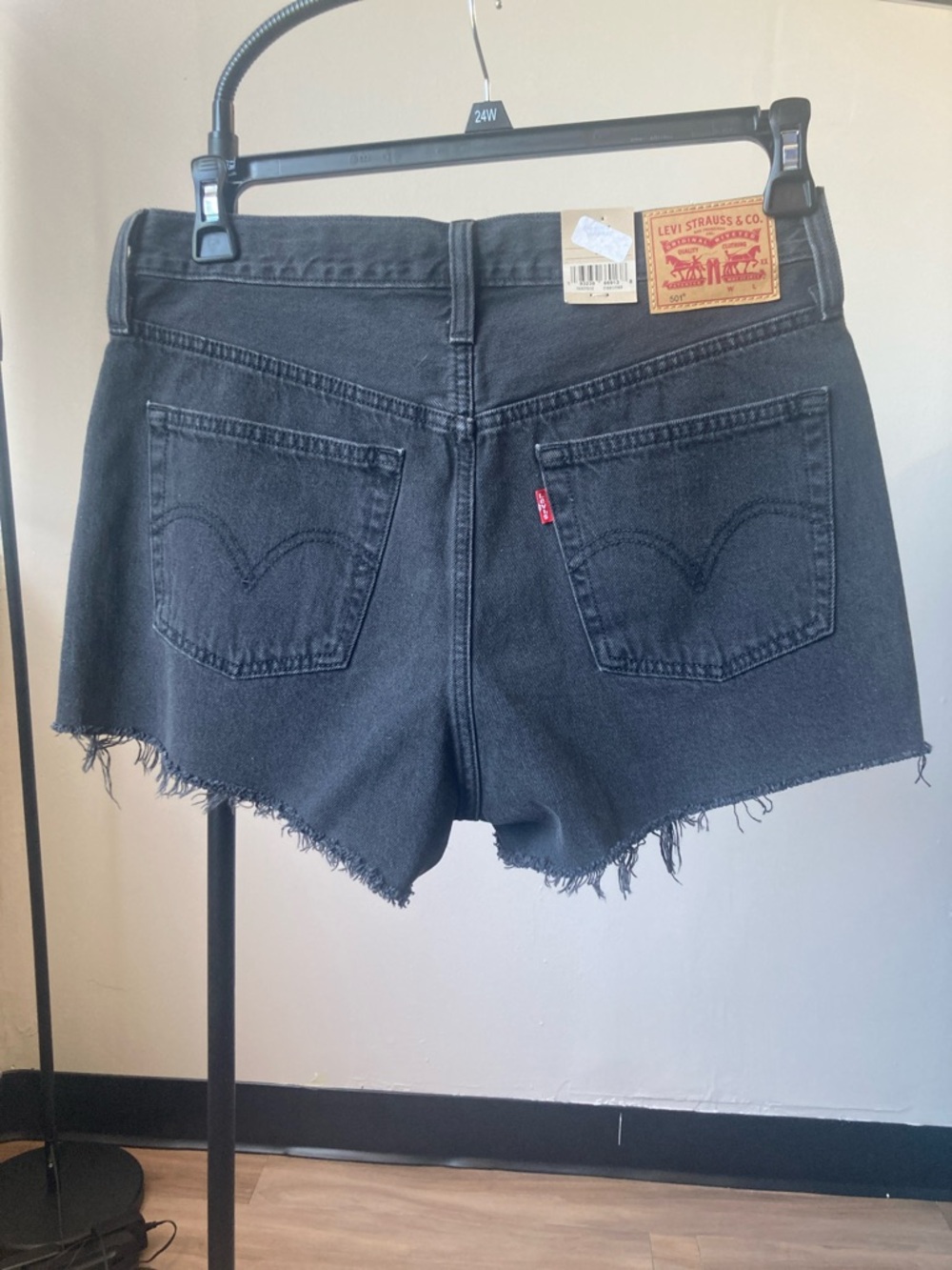 Levi’s 501 high rise jean short distressed raw hem cotton 29 - Picture 11 of 16